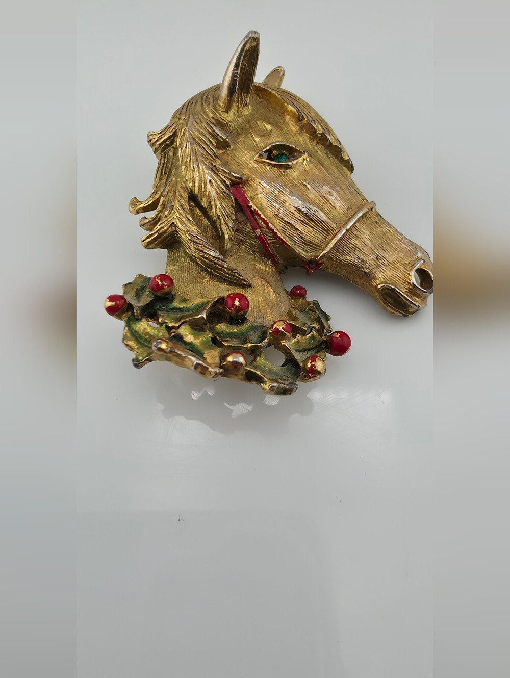 Vintage Gerry’s Horse Head Christmas Brooch Gold Tone Holly Berries Green Eye